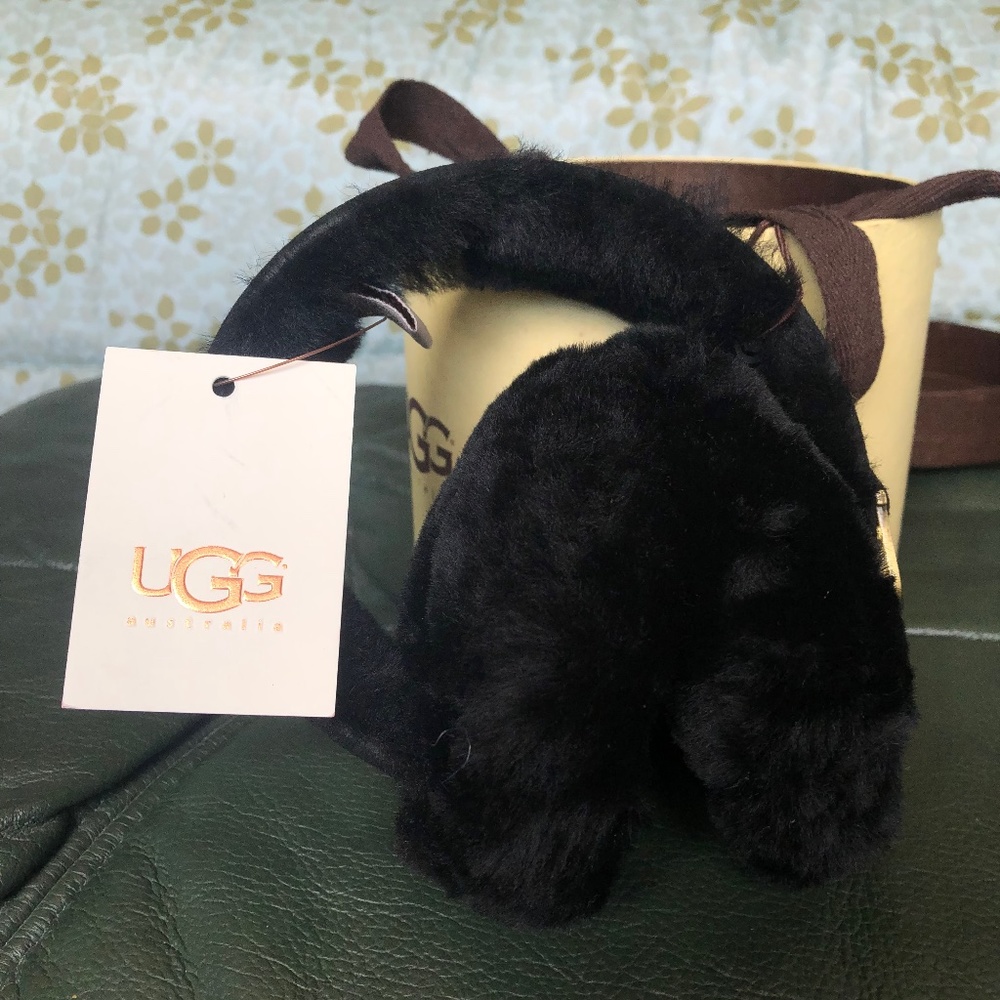 NWT Ugg Earmuffs.